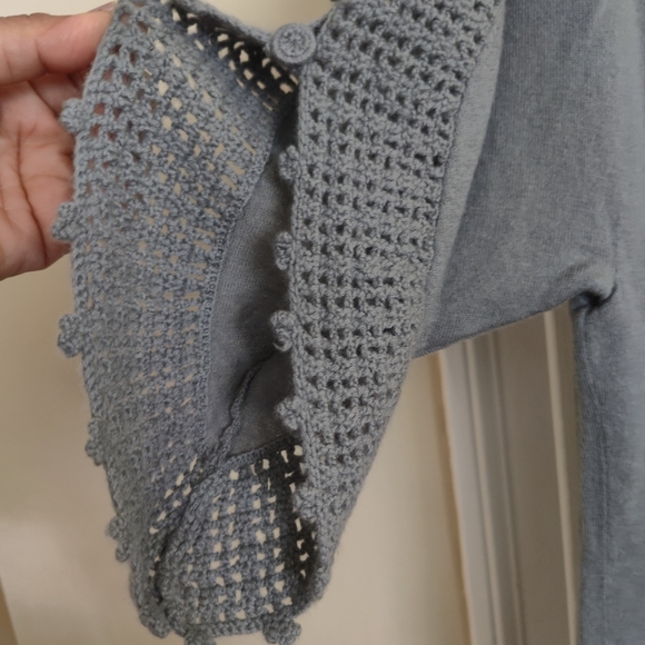 Theory women's cashmere Boat Neck Split sleeves Crochet Sweater. Medium. Pewter. - Picture 5 of 6